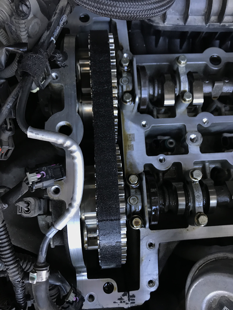 Усунення мастильного запотівання клапанної кришки ecoboost 1.0 4