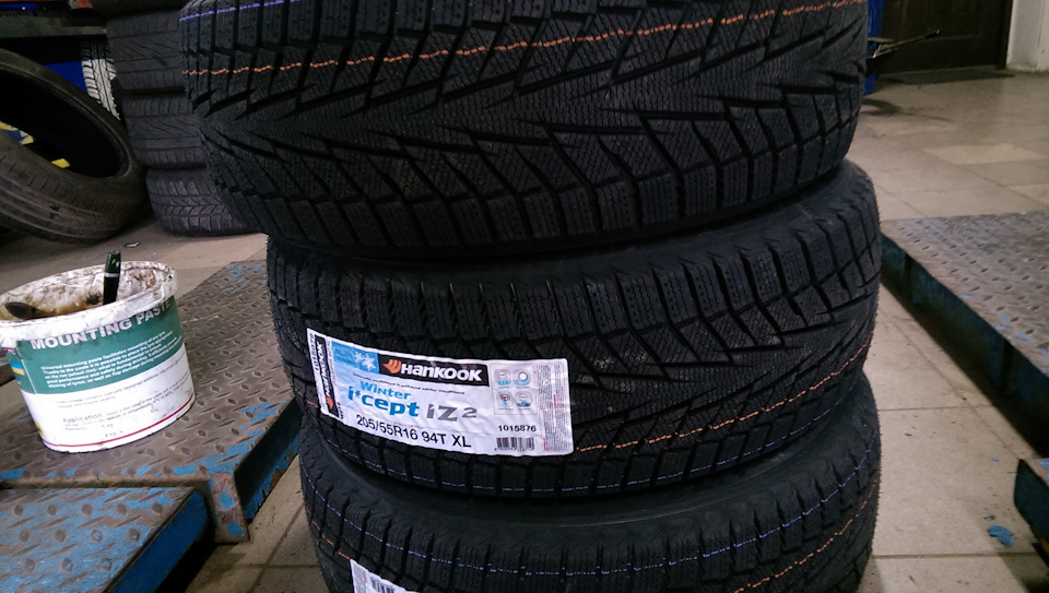 Зимова гума Hankook Winter i*cept iz2 1
