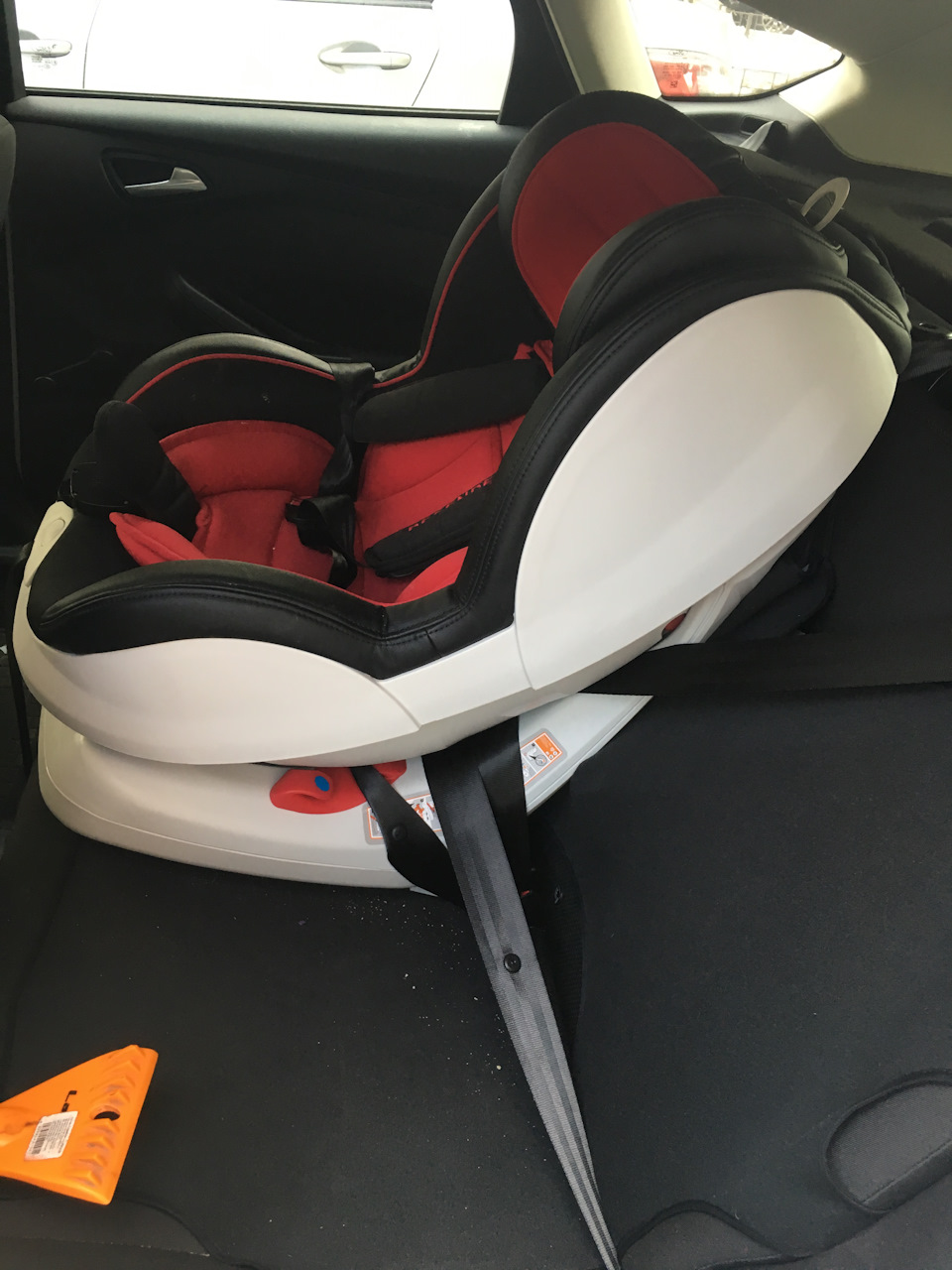 ISOFIX посередині, або як зафіксувати крісло isofix посередині заднього дивана 1
