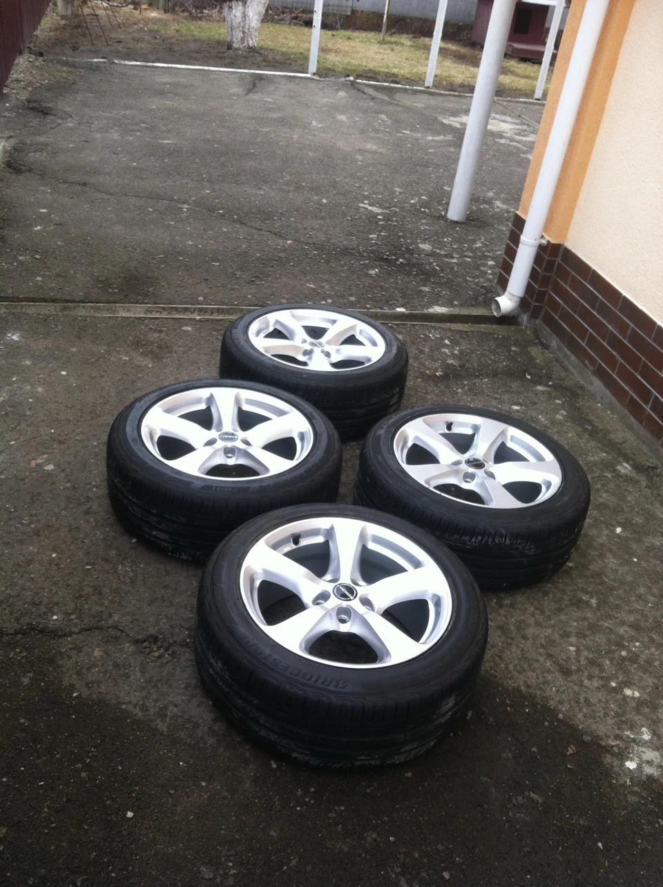 Продаю Borbet 8Jx17 5x108 ET40 з гумою, Україна