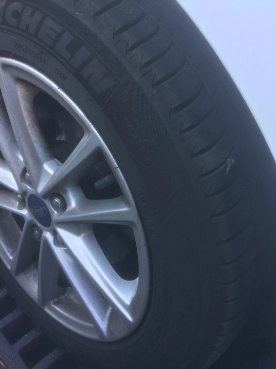 Поймал шуруп в колесо