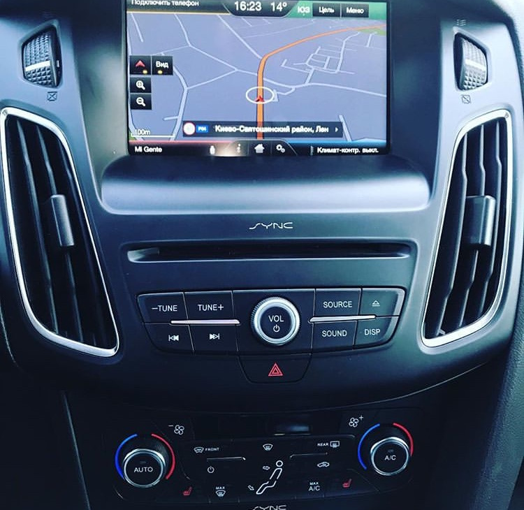 Установка SYNC 2 екран 8 дюймів 3
