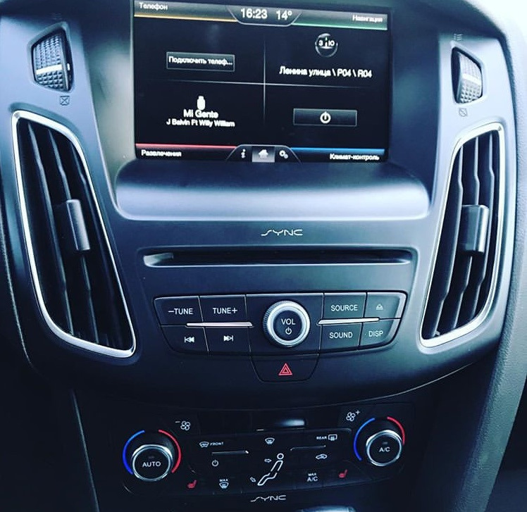 Установка SYNC 2 екран 8 дюймів 2