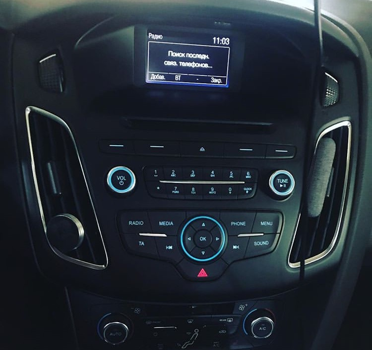 Установка SYNC 2 екран 8 дюймів 1
