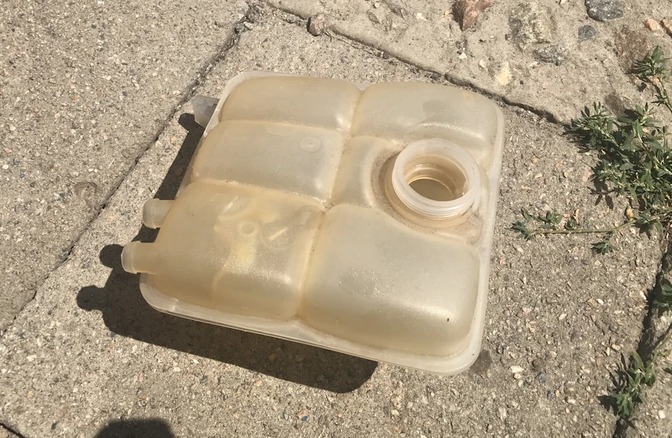 Розширювальний бачок, колодки ATE Ceramic та сітка в бампер