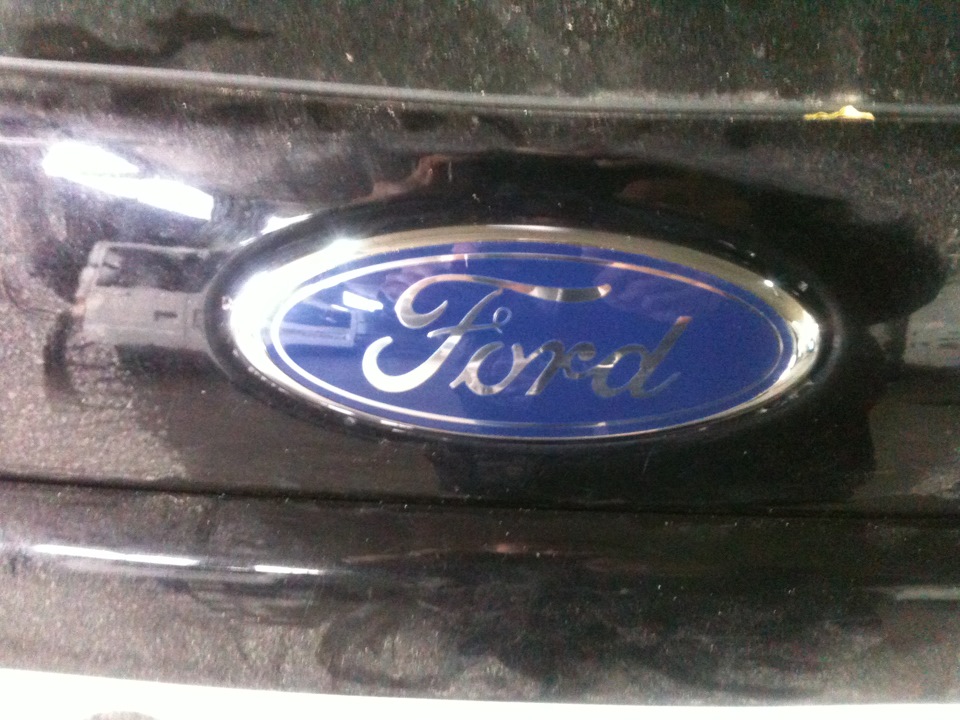 Заміна задньої емблеми FORD 5