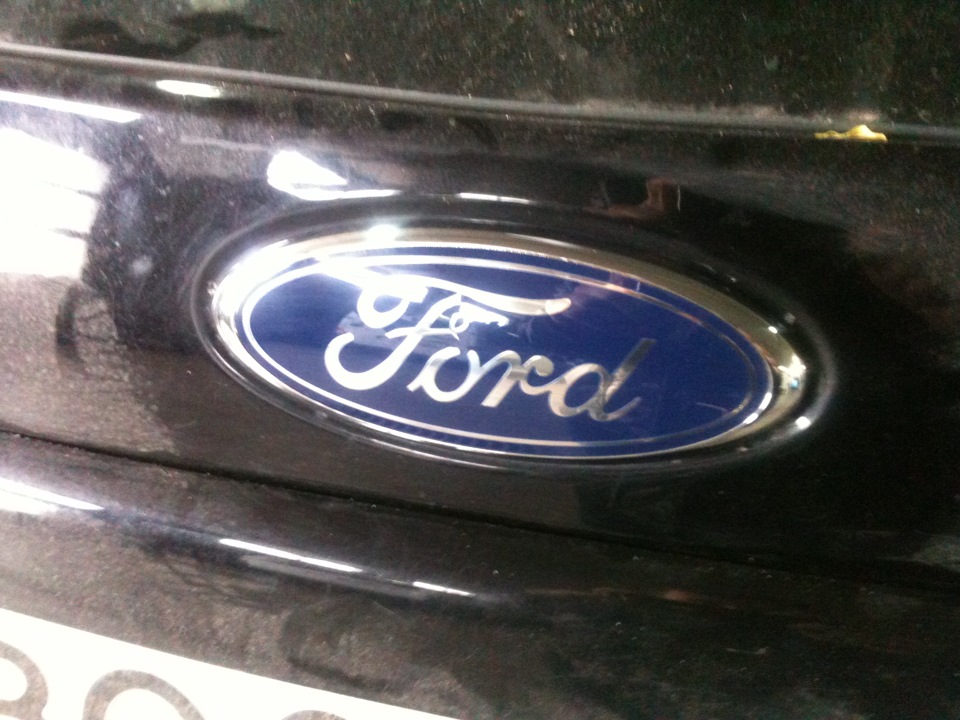 Заміна задньої емблеми FORD 4