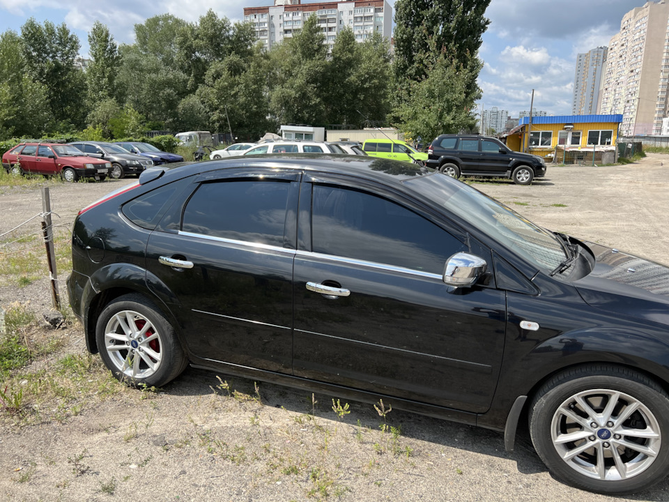 Встановлення дефлекторів бічних вікон 4