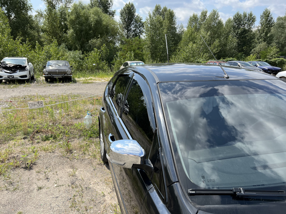 Встановлення дефлекторів бічних вікон 3