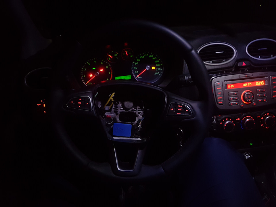 Руль від Ford Focus 3 рестайлінг ч.3 Кнопки керування магнітолою 1