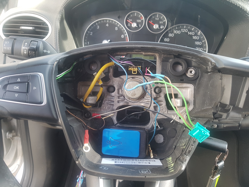 Руль від Ford Focus 3 рестайлінг ч.3 Кнопки керування магнітолою 5