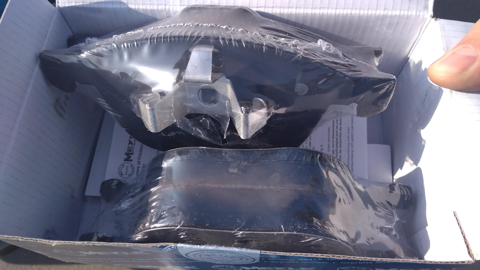 Заміна передніх гальмівних колодок 3