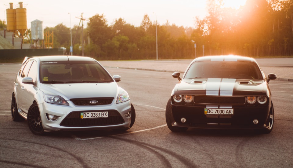 Dodge Challenger SRT8 Hemi 4