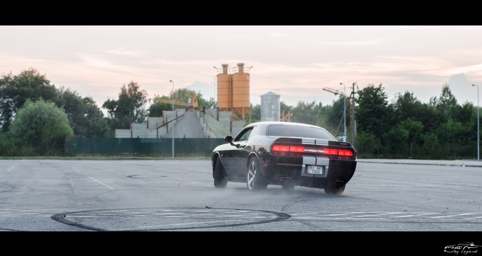 Dodge Challenger SRT8 Hemi 5