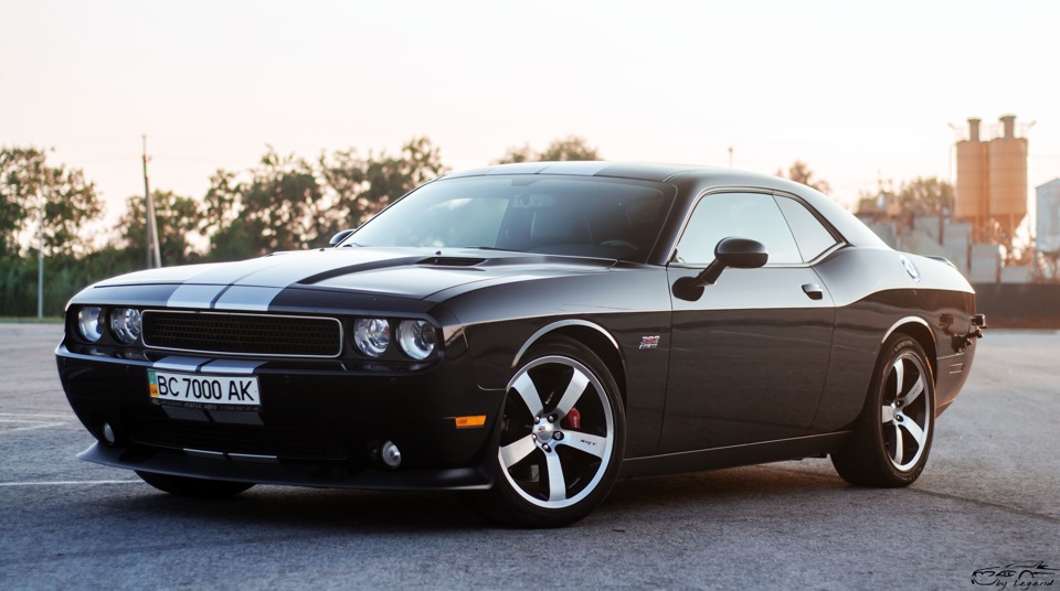 Dodge Challenger SRT8 Hemi 3