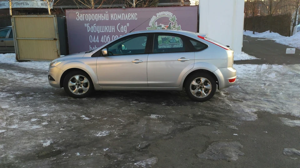 16 тапки від Jaguar