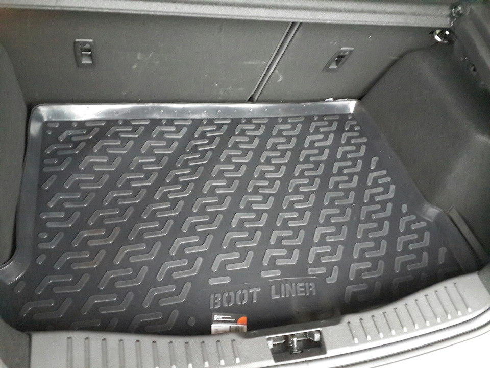 Купив килимки для Ford Focus. 4