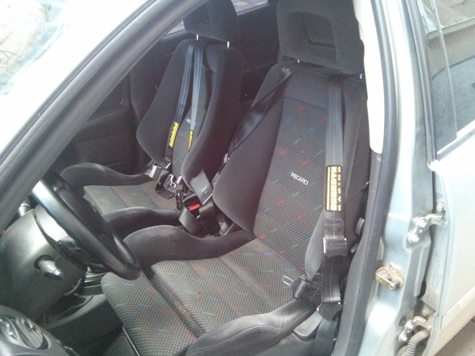 Заміна рідних сидінь на старі Recaro =) 2