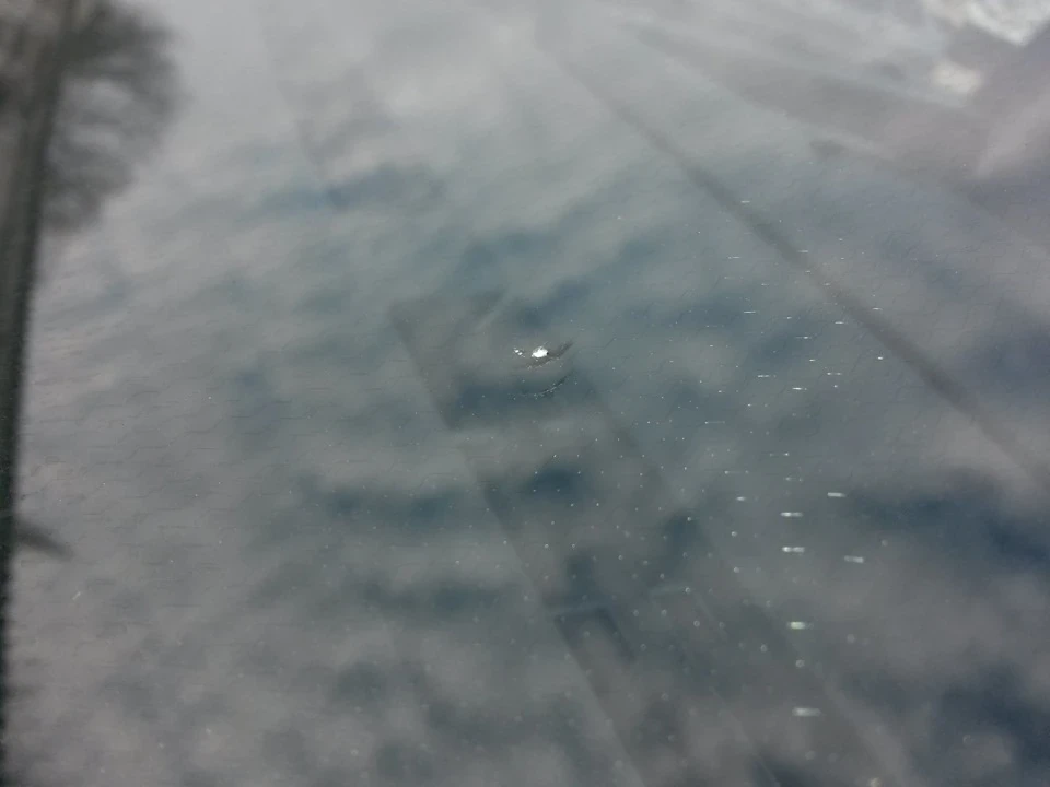 скло