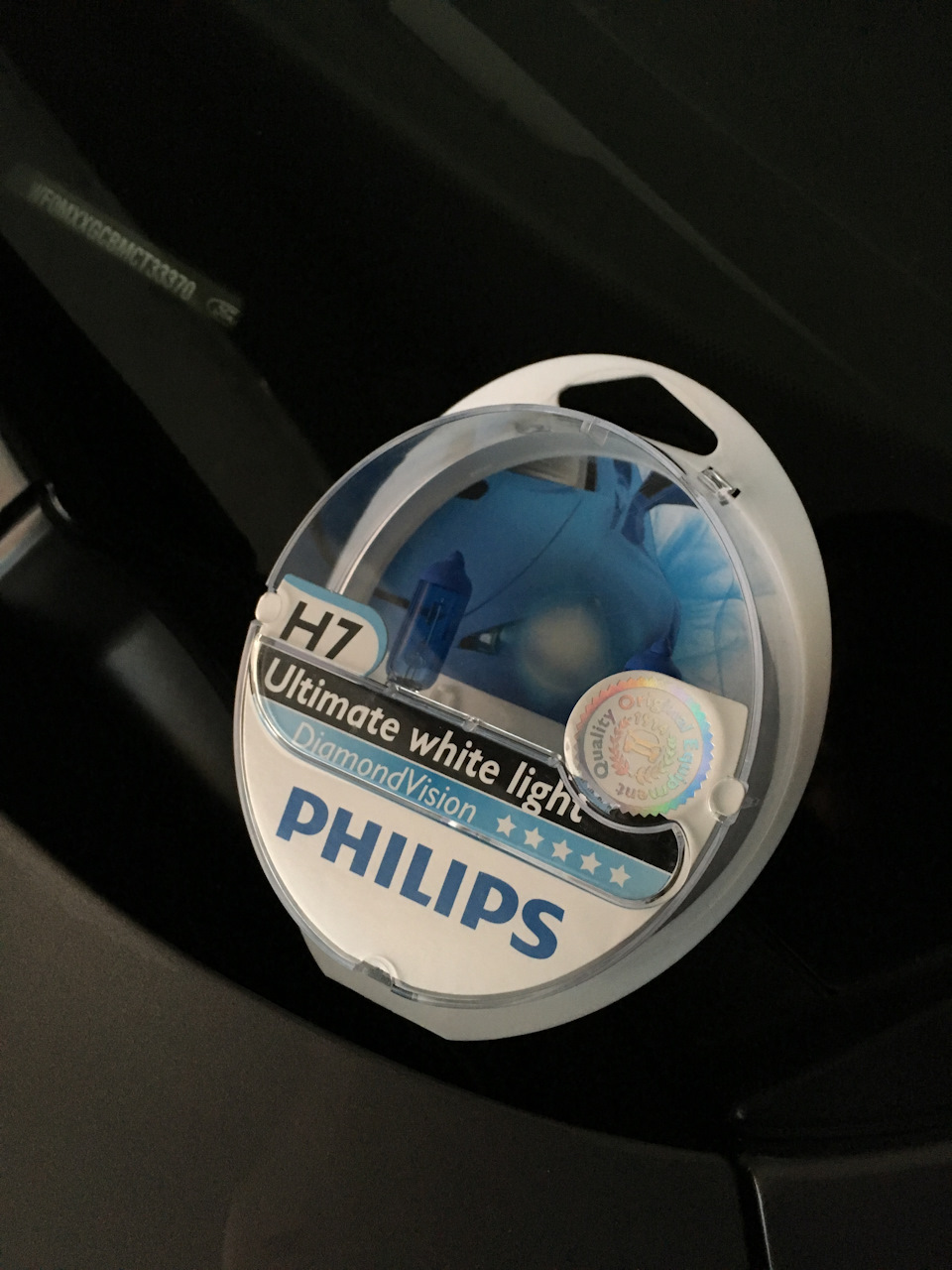 Заміна ламп ближнього світла на Philips Diamond Vision 5000K 1