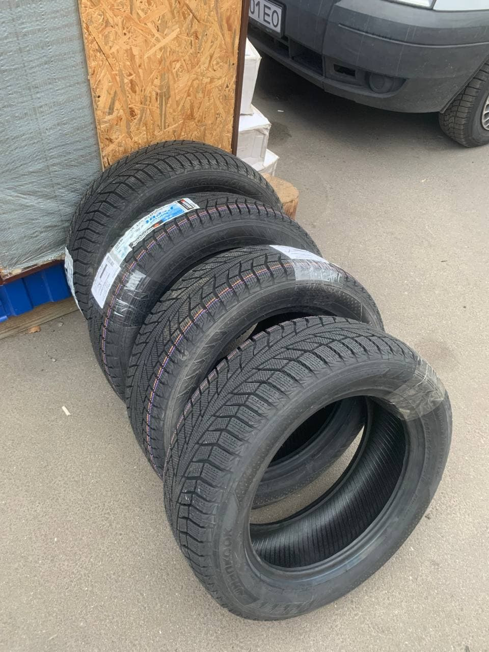 Шини на зиму Hankook i*cept iz2 w616 1