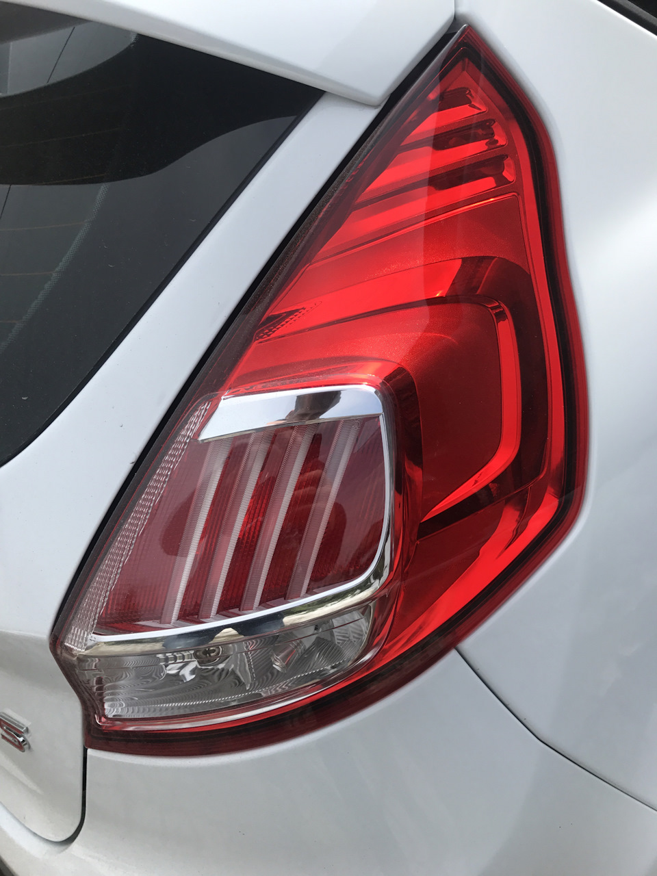 LED ліхтарі Fiesta та пружини H&R 2