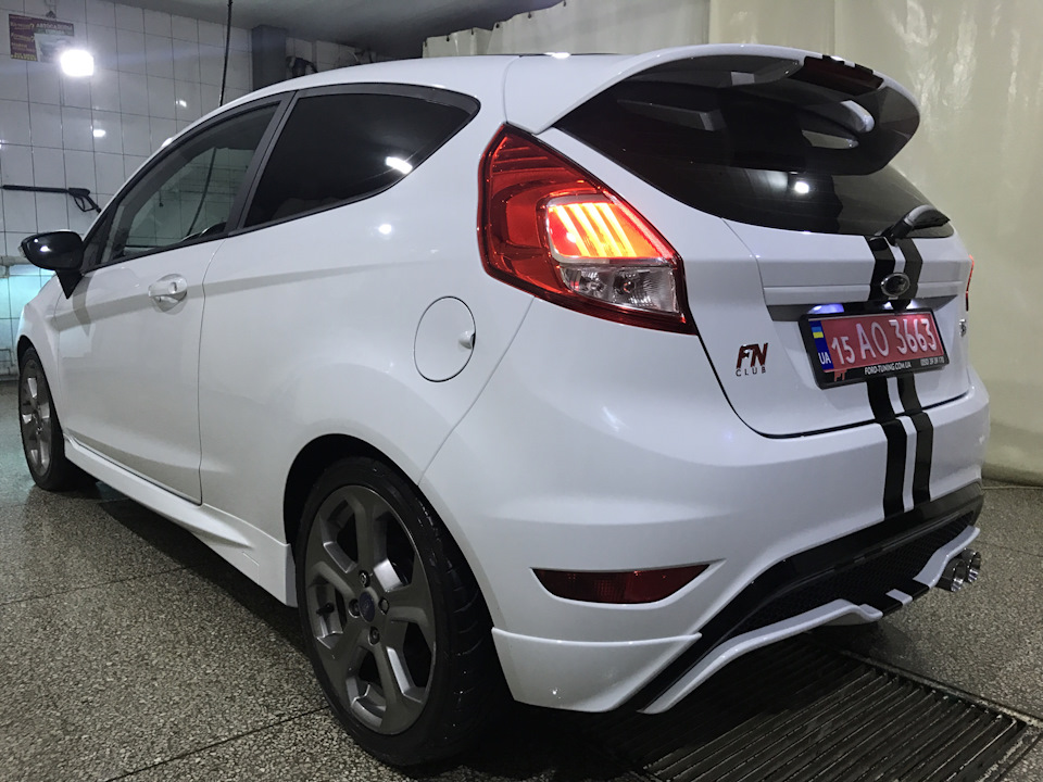 LED ліхтарі Fiesta та пружини H&R 1