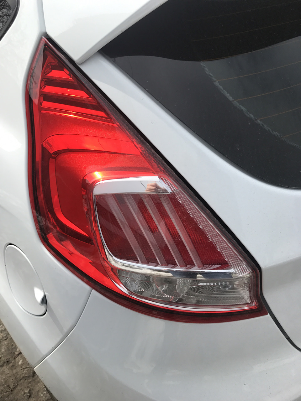 LED ліхтарі Fiesta та пружини H&R 3