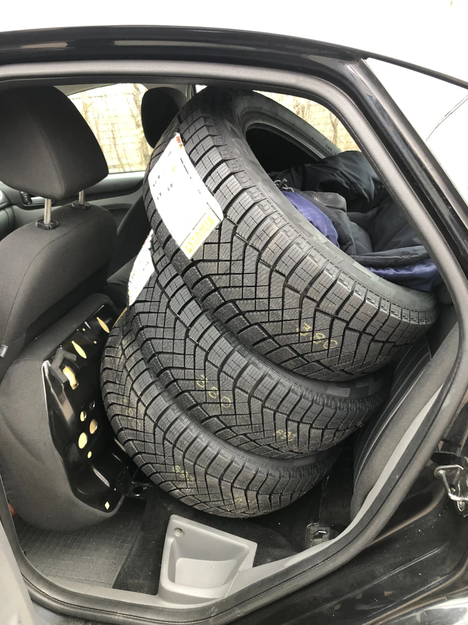 Зимове взуття PIRELLI 205/55 R16