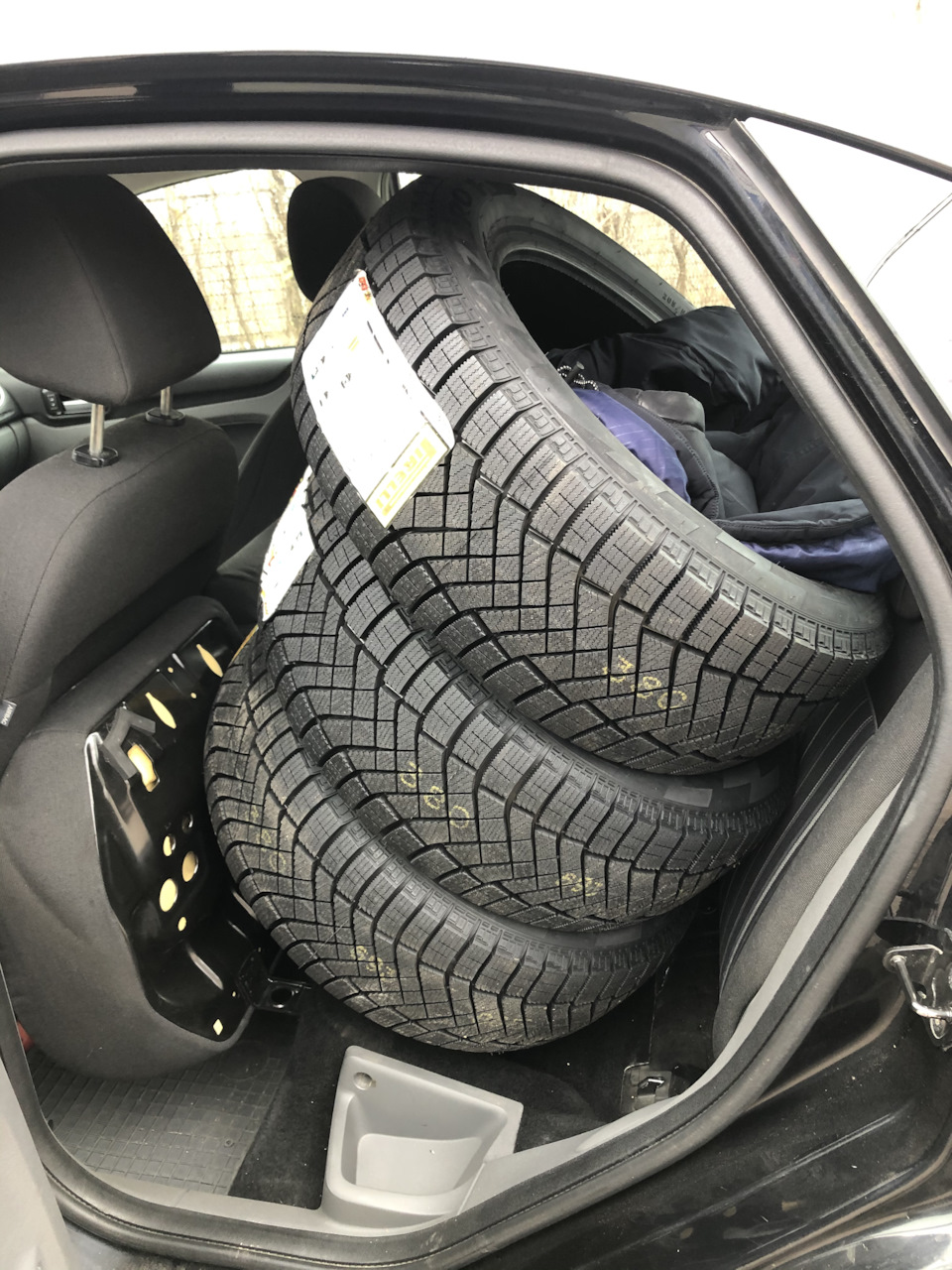 Зимове взуття PIRELLI 205/55 R16 1