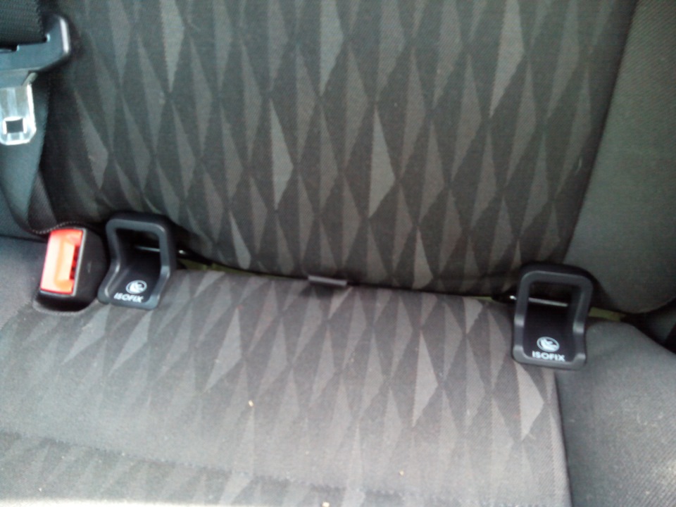 Встановлення кріплень ISOFIX на Focus MK1 4