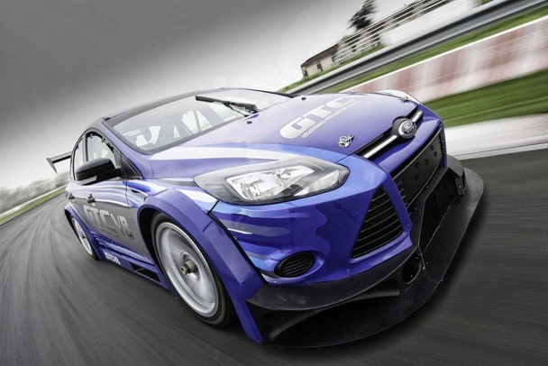 Форд запхав у Фокус V8 2
