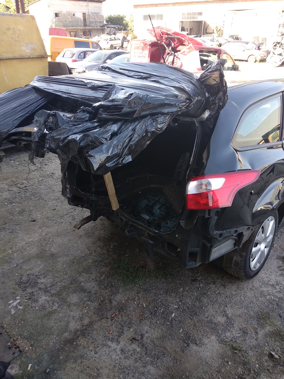 Скільки коштує ушкоджень автомобіль у Польщі? 3
