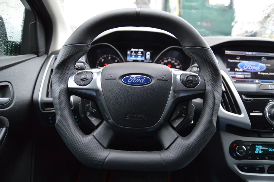 Індивідуальне спортивне кермо на Ford Focus 3 / Custom Steering Wheel for Ford Focus mk3