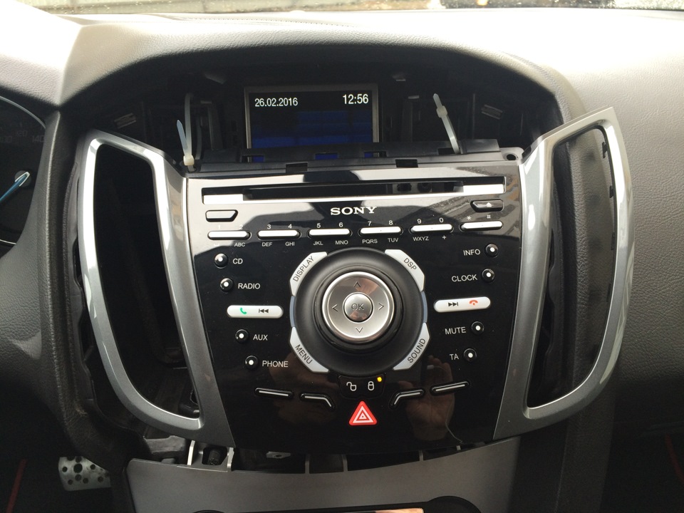 Тізер Чекаю MyFordTouch Sync2 1