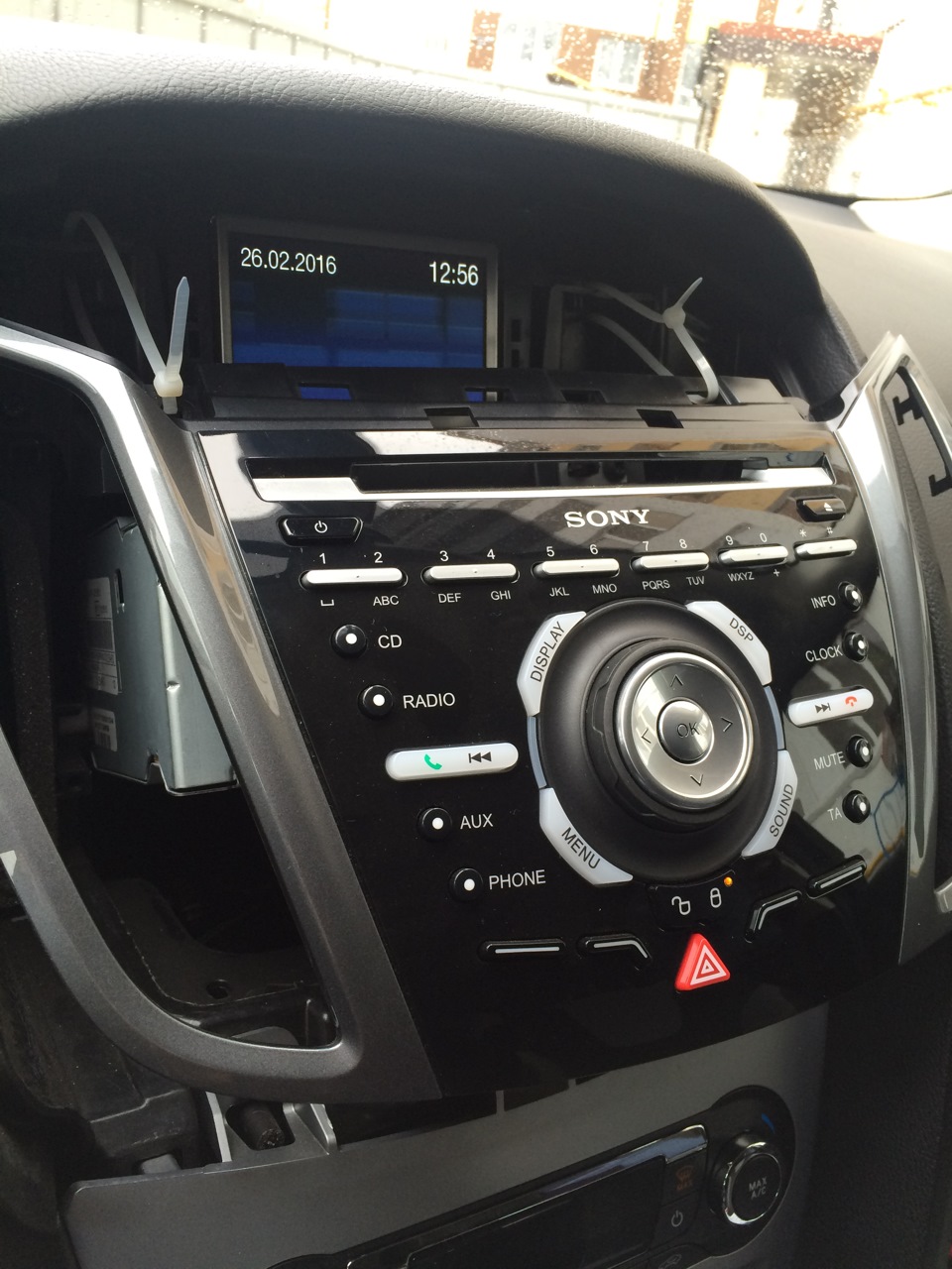 Тізер Чекаю MyFordTouch Sync2 2