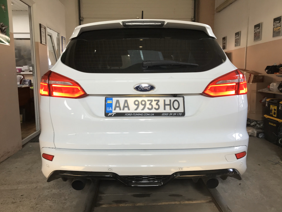 Заміна заднього бампера Zetec S на рестайловий від ST 1