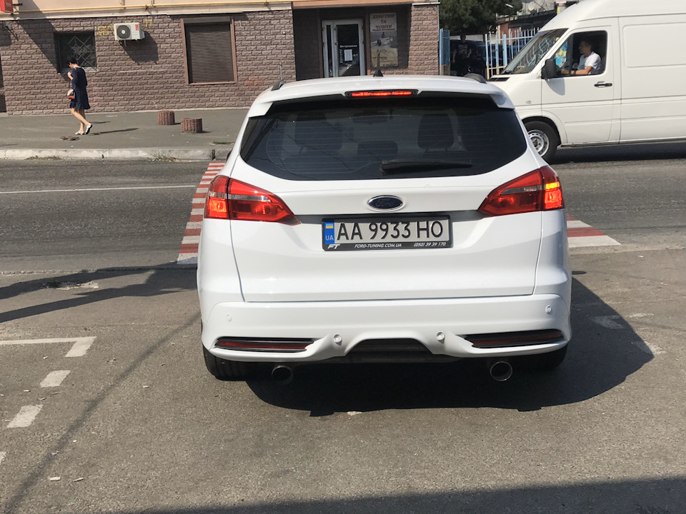 Заміна заднього бампера Zetec S на рестайловий від ST 3