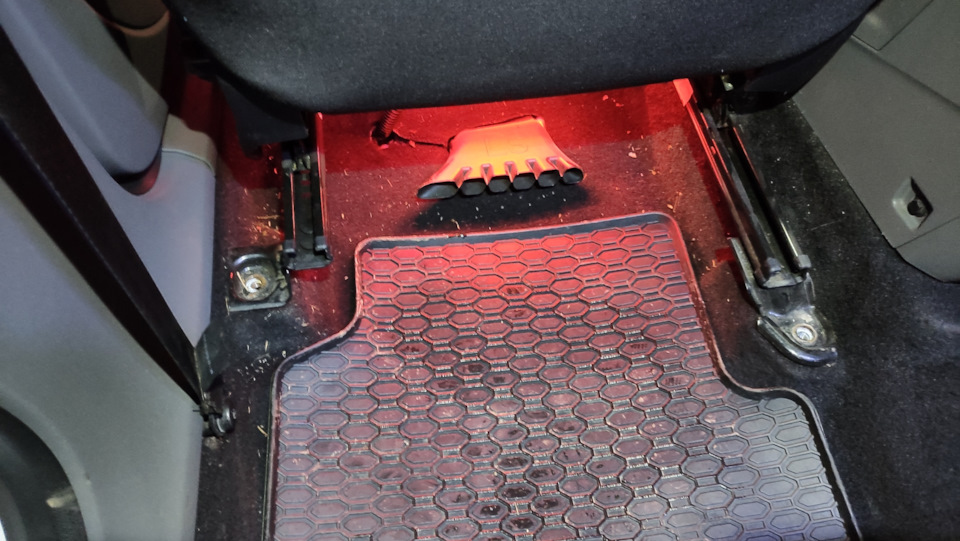 Ремонт підігріву сидіння водія 1 частина ford focus mk2 2