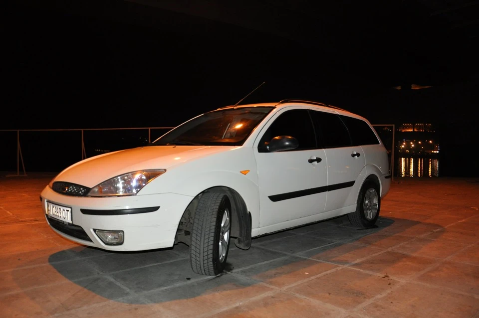 The Battle of Steet Cars: Ford Focus Блондиночка vs Toyota Avensis 1,8 (FotoSet by SOKOL1)