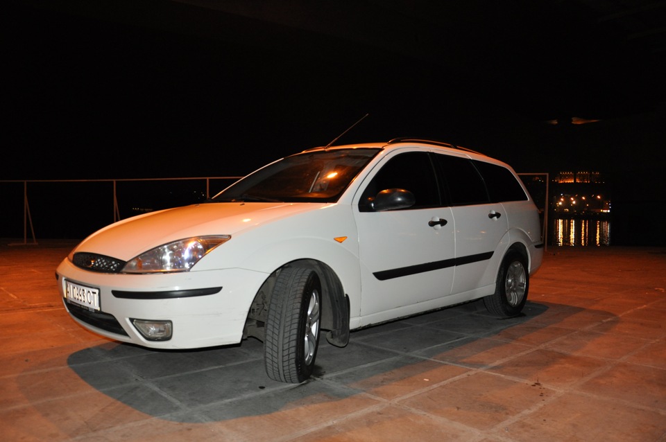 The Battle of Steet Cars: Ford Focus Блондиночка vs Toyota Avensis 1,8 (FotoSet by SOKOL1) 1