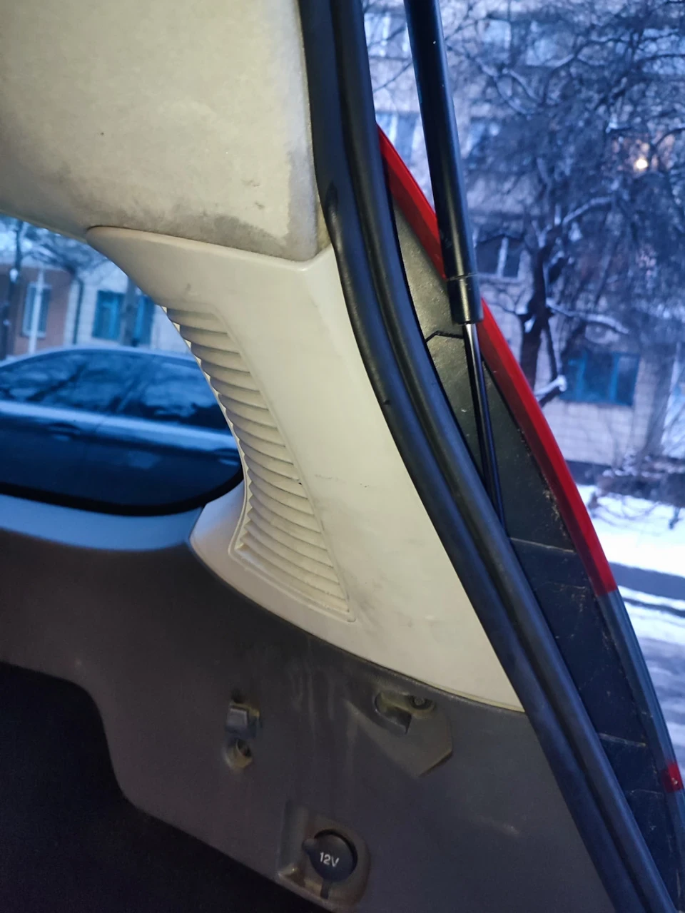 Вода у багажнику. У кого зустрічалося?