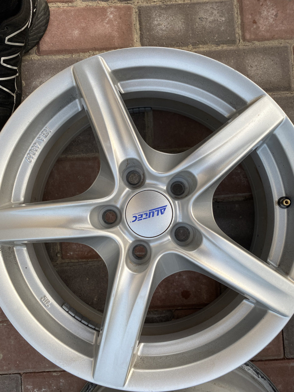 Купив литі диски R16 Alutec 3