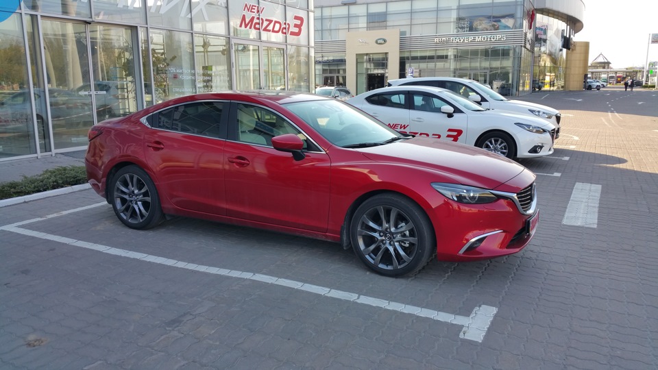 Нова Mazda6 …спор про колір шкіри 2