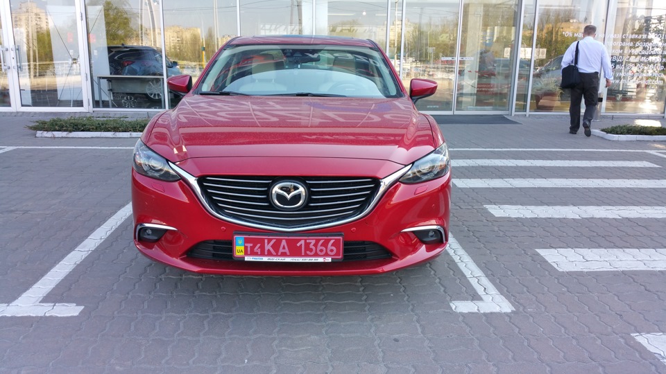 Нова Mazda6 …спор про колір шкіри 5