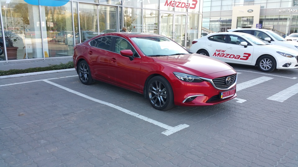 Нова Mazda6 …спор про колір шкіри 1