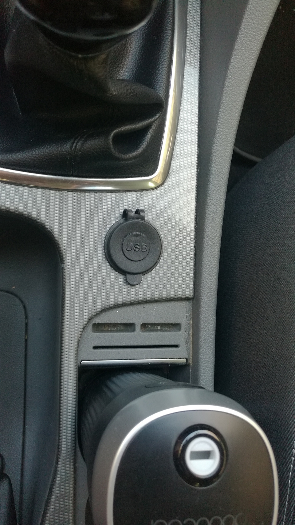USB в прикурювач 3