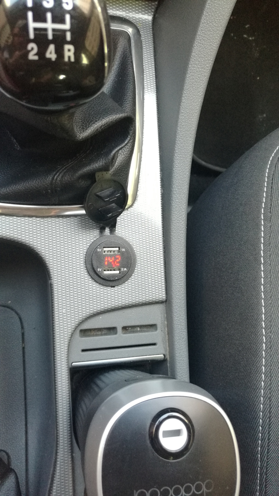 USB в прикурювач 2