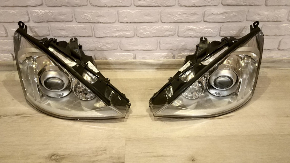 Продам фари Hella Xenon (Україна) 1