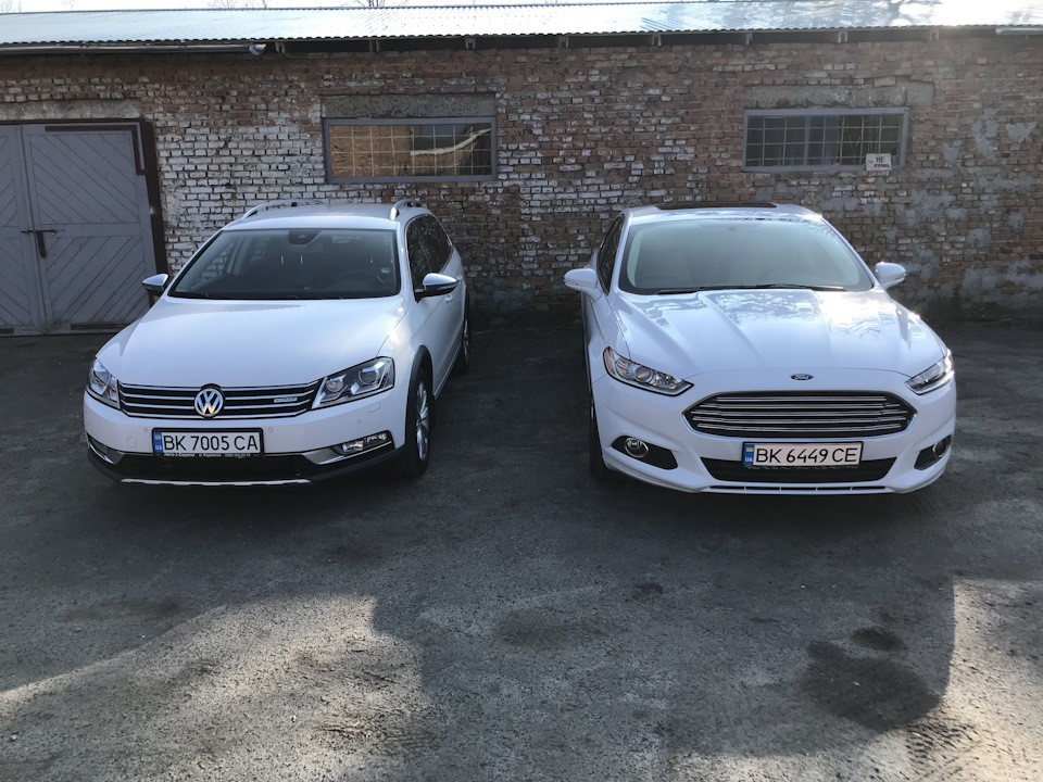 Порівняння Passat B7 та Ford Fusion 4